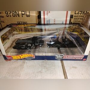 Hot Wheels Premium Car Culture Team Transport BLACK HOLE Diorama Set